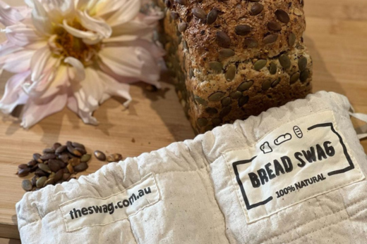 What are the benefits of using a cotton bread bag?